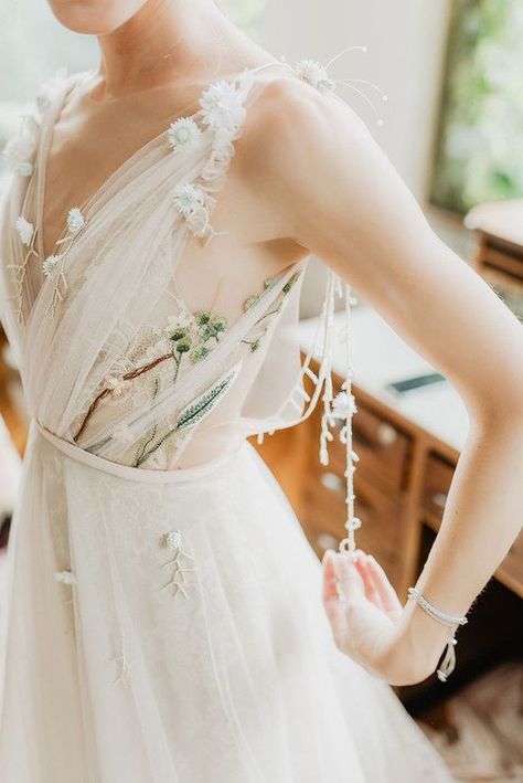 White Embroidered Wedding Dress, Dainty Floral Wedding Dress, Floral White Dress Wedding, Simple Wedding Dress With Embroidery, Summer Light Jacket, Floral Fairy Wedding Dress, Lace Slip Wedding Dress, Unique Back Wedding Dress, Leaf Applique Wedding Dress