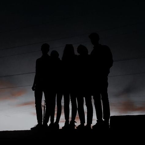 Group Of Assassins Aesthetic, Four Guys Aesthetic, Faceless Group Aesthetic, Five Siblings Aesthetic, Happy Character Aesthetic, Faceless Group Of Friends, Group Of 5 Aesthetic, Group Of 4 Aesthetic, Family Dark Aesthetic