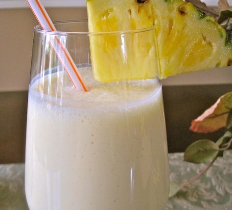 Coconut & Pineapple Drink! Samoan Food, Apricot Nectar, Colombian Recipes, Pineapple Drink, Pineapple Drinks, Alcohol Free Drinks, Colombian Food, Light Rum, Pineapple Smoothie