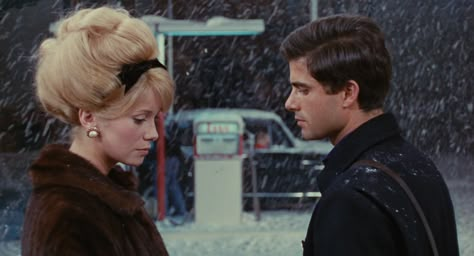 The Umbrellas Of Cherbourg, Umbrellas Of Cherbourg, Jacques Demy, Damien Chazelle, French New Wave, Septième Art, French Cinema, I Love Cinema, Film Grab