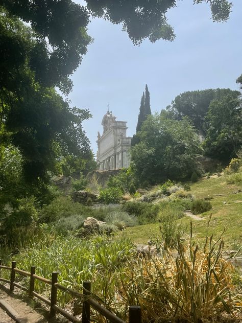 Italian Culture Aesthetic, Rome Gardens, Rome Countryside, Rome Italy Aesthetic, Italian Gardens, Italy Country, Cream Aesthetic, Italian Garden, Roman Holiday