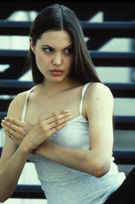 Angelina Jolie Young, Elias Koteas, Angelina Jolie 90s, Angelina Jolie Style, Crazy Women, Angelina Jolie, Belleza Natural, I'm Happy, American Actress