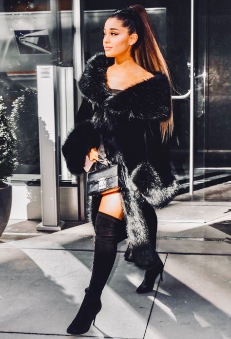 🖤 Ariana Grande Outfits, Ariana Grande Fans, Ariana Grande Style, Ariana Grande Photos, Celebrity Look Alike, Ariana G, Meghan Trainor, Winter Outfit Inspiration, Fur Fashion