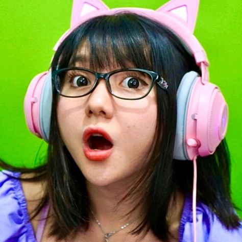 Wallpaper Wa, Indonesian Girls, Anime Kawaii, Cat Ear Headphones, Tik Tok, Instagram Story, Bts, Anime, Beauty