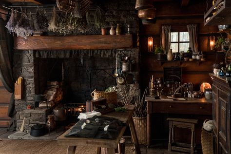 NEW HQ BTS and Stills from Outlander Season 4 | Outlander Online Witchy Cottage, Witchy Kitchen, Outlander Season 4, Little Cabin In The Woods, Witch Cottage, Cottage Aesthetic, Cottage Interior, Claire Fraser, Cottage In The Woods