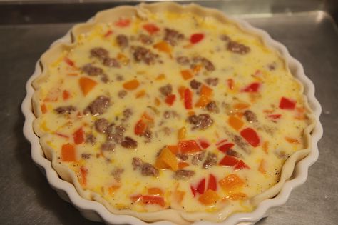 Beef Quiche, Sausage Potatoes And Peppers, Pepper Quiche, Sausage Quiche Recipes, Cheese Quiche Recipe, Sausage Quiche, Onion Quiche, Sausage Peppers And Onions, Veggie Quiche