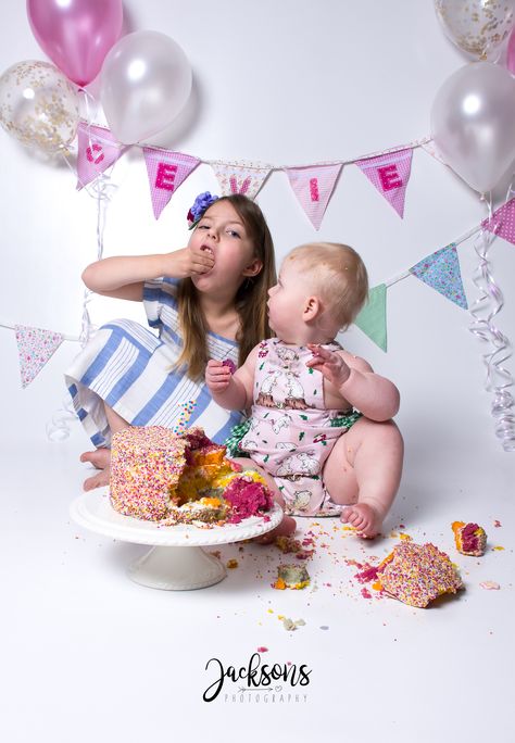 Cake smash Bournemouth but jacksonsphotography.co.uk Love it when siblings get involved! Sibling Cake Smash, Sibling Birthday Photoshoot, Photo Shoot Siblings, 4th Pictures, Baby Sparrow, Cake Smash Pictures, Smash Cake Girl, 1st Birthday Pictures, 4th Birthday Cakes