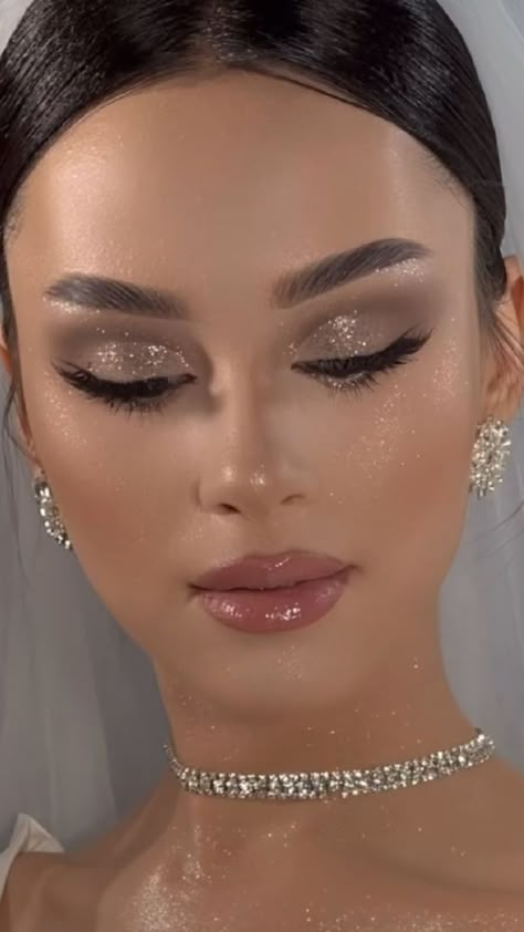 Prom Hairstyles Sparkle, Year 10 Formal Makeup, Quince Makeup Natural, Prom Makup, Debut Makeup, Quince Makeup, Quinceanera Makeup, Ball Makeup, Natural Prom Makeup