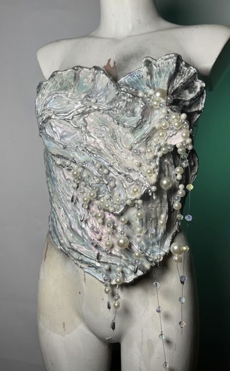 Sea Aesthetic Fashion, Wave Fashion Design, Sea Life Fashion Inspiration, Sea Fashion Design, Shell Fashion Design, Ocean Corset, Sirencore Aesthetic Outfits, Seashell Corset, Ice Queen Fashion