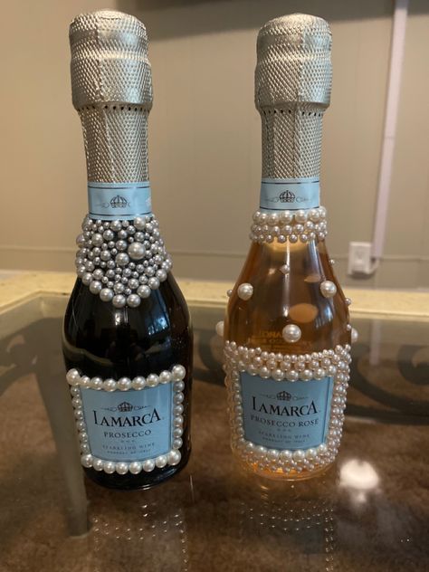 Super easy gifts for any occasion especially 21st birthdays, anniversaries, bachelorette parties, and graduations. Pearls And Processo Party, Mini Prosecco Bottles Party Favors, Decorated Prosecco Bottle, Pearls And Prosecco Theme Bachelorette, Champagne Bachelorette Party Theme, Pearls And Processo Theme, Pearl Champagne Bottle, Pearl Bachelorette Party, Pearls And Prosecco Bridal Shower Theme Decor