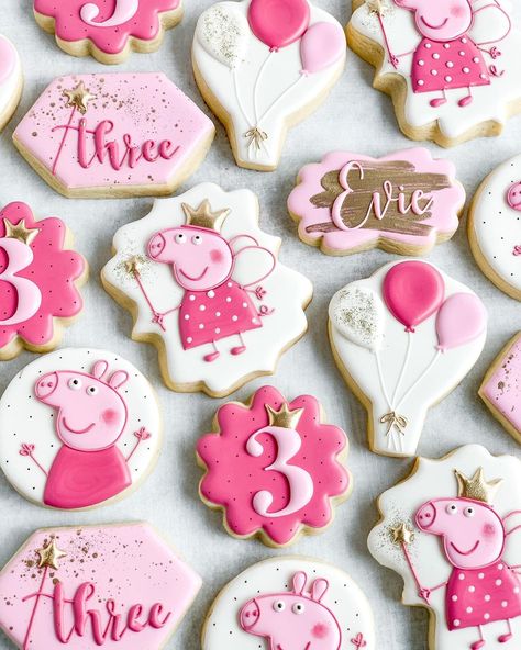 3rd Peppa Pig Birthday Party, Peppa Pig Royal Icing Cookies, Peppa Pig Fairy Birthday Party, Peppa Pig Birthday Cookies, Peppa 3rd Birthday, Peppa Pig Decorations Ideas, Peppa Pig Sugar Cookies, Peppa Pig Cookies Birthday Parties, Peppa Pig Third Birthday Party