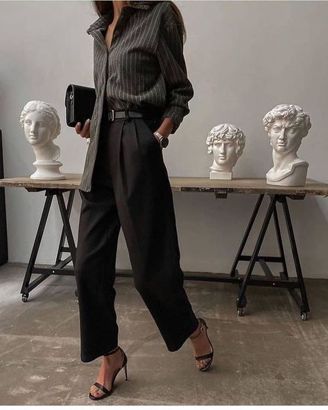 Full Black Outfit, Girl Boss Outfit, Black Mode, Boss Lady Outfit, Smart Casual Women, Boss Outfit, Traje Casual, Clipuri Video, One Piece Outfit