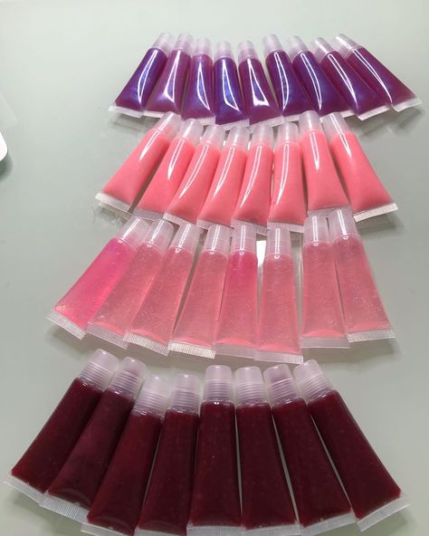 Lip Gloss Packaging Ideas Aesthetic, Pink Lip Gloss Aesthetic Wallpaper, Lip Gloss Packaging Ideas, Pink Gloss Aesthetic, Lip Gloss Diy Recipes, Lip Gloss Pink Aesthetic, Lipgloss Buisness, Lipgloss Ideas, Lip Gloss Packaging