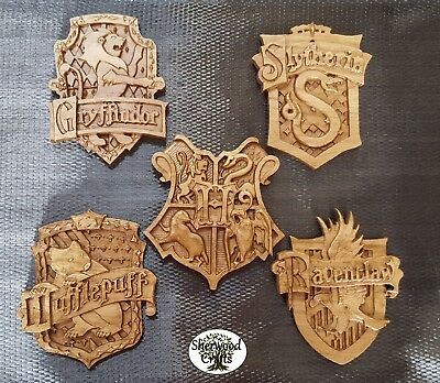 Harry Potter Solid Oak Wood Carved House Plaque Crest - Hufflepuff - Hogwarts | eBay Landscape Timber Crafts, Harry Potter Dark Mark, Harry Potter Crest, Harry Potter Games, Hufflepuff House, Harry Potter Food, Harry Potter Cosplay, Laser Cut Wood Crafts, Wooden Music Box