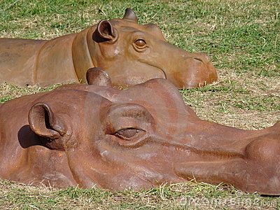 Hippo Sculpture, Paper Mache Crafts For Kids, Wood Log Crafts, Classic Sculpture, Mechanical Art, Paper Mache Sculpture, Sustainable Art, Concrete Projects, Garden Art Sculptures