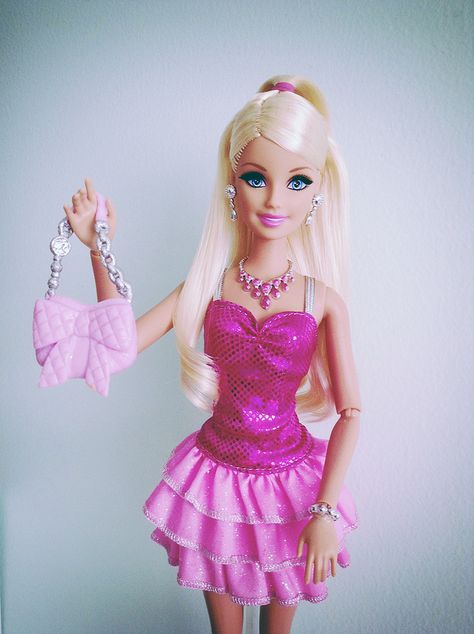 Nail Barbie, Elegant Blue Dress, Barbie Nail, Aesthetic Barbie, Barbie Pictures, Barbie Hairstyle, Barbie Aesthetic, Barbie Room, Barbie Halloween