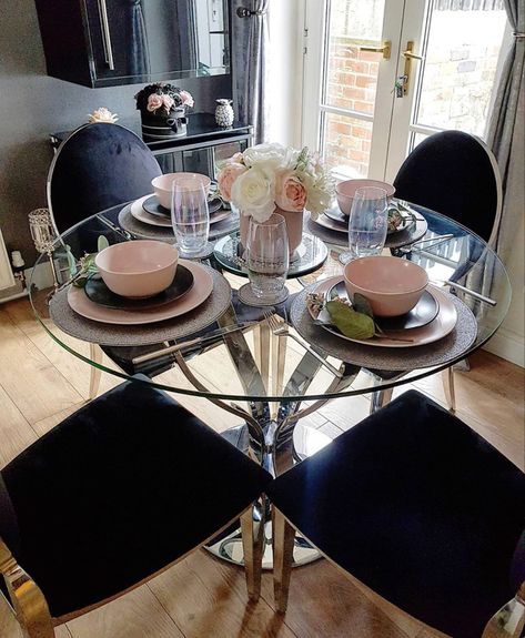 Glass Circle Table, Circle Dining Table Apartment, Round Glass Dinner Table, Glass Kitchen Table Decor Ideas, Glass Circle Dining Table, Round Glass Dining Table Decor Ideas, How To Decorate A Round Dining Table, Glass Kitchen Table Decor, Small Round Dining Table Decor