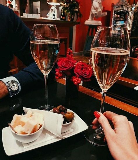 Luxury Lifestyle Couple, Luxury Lifestyle Girly, Wine And Food, Luxury Couple, Luxury Lifestyle Fashion, Luxury Lifestyle Women, Classy Couple, Expensive Taste, Foto Tips