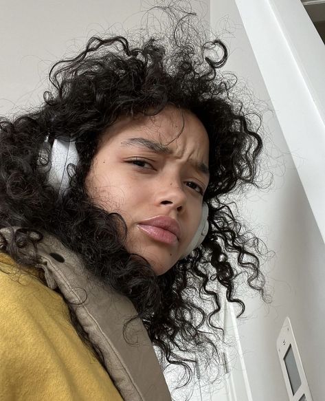 Whitney Peak, Zoe Kravitz, 인물 사진, Pretty Face, Pretty Woman, Hair Inspo, Curly Hair, Pretty People, Beautiful People