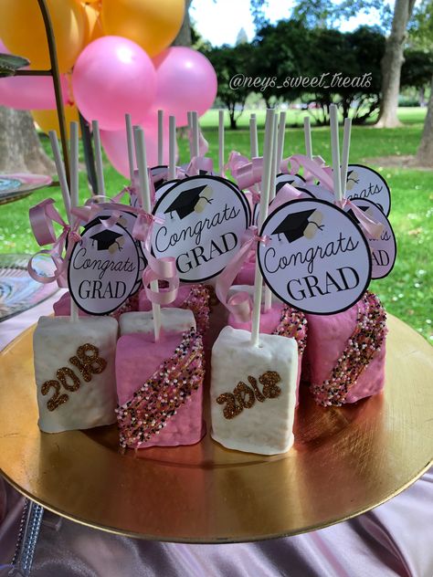 Graduation Deserts, Graduation Snacks, Graduation Party Treats, Dessert Table Graduation, Graduation Cake Pops, Graduation Party Pictures, Graduation Party Desserts, Graduation Treats, Graduation Table