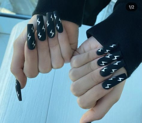 Lighting Bolt Nails Designs, Lightning Bolt Nails, Lightning Nails, Monochrome Nails, Cow Nails, Nail Foil, Black Daisy, Nail Design Inspiration, Polygel Nails