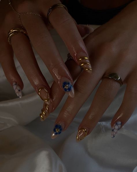 Blue Gold Chrome Nails, 3d Effect Nails, 3d Blooming Gel Nails, Cute Nail Colours, Gold Blue Nails, Leo Nails Zodiac, Gold And Blue Nails, Blue And Gold Nail Designs, Greek Goddess Nails