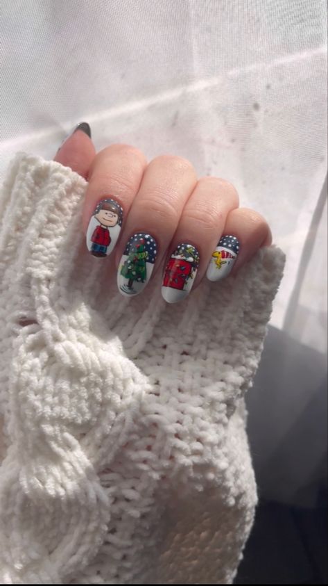 Charlie Brown Nails Christmas, Peanuts Christmas Nails, Charlie Brown Thanksgiving Nails, Christmas Snoopy Nails, Snoopy Nails Christmas, Charlie Brown Christmas Nails, Snoopy Christmas Nails, Charlie Brown Nails, Brown Christmas Nails