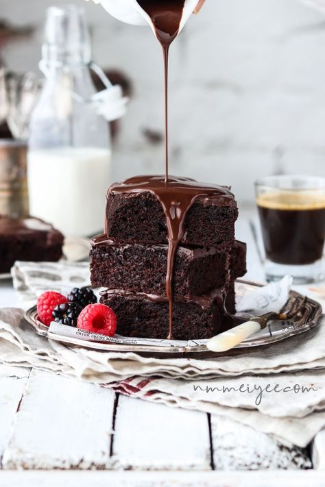 Brownies Aesthetic, Ultimate Chocolate Brownies, Vegan Brownies Recipe, Vegan Chocolate Recipes, Biscuits Graham, Best Chocolate Desserts, Dessert Photography, Vegan Brownie, Desserts Vegan