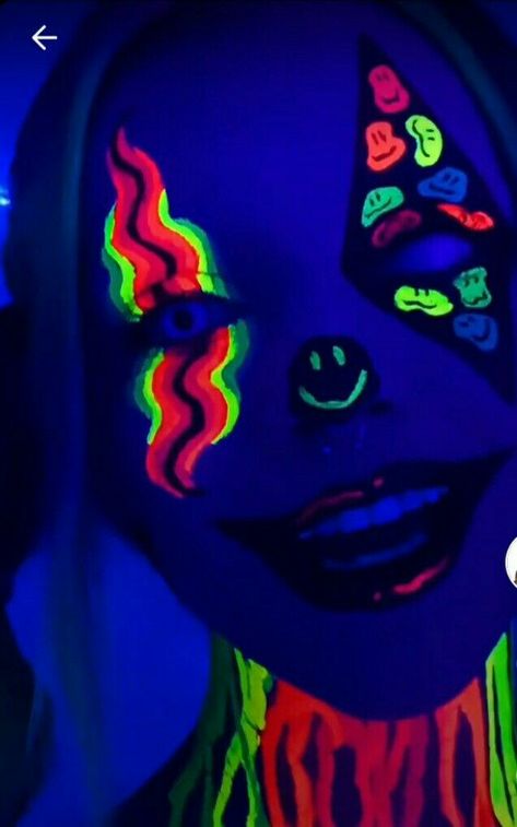 Black Light Clown Makeup, Uv Clown Makeup, Glow In The Dark Halloween Makeup, Neon Clown Costume, Trippy Makeup Looks, Neon Clown Makeup, Neon Oc, Dark Halloween Makeup, Scare Actor