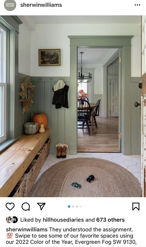 Beadboard Entryway, Green Beadboard, Lambriseringen Gang, Green Entryway, Vstupná Hala, Painting Wood Paneling, Mudroom Design, Green Walls, Green Interiors