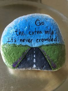 Painted Rocks With Sayings, Rock Painting Ideas Easy Funny, Easy Rock Painting Ideas Simple, Funny Rock Painting Ideas, Funny Painted Rocks, Cool Rock Painting Ideas, Kindness Rocks Ideas, Rock Painting Quotes, Sympathy Card Sayings