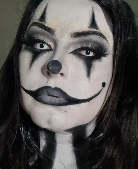 Scary Black And White Clown Makeup, Gothic Skeleton Makeup, Cute Makeup Halloween Ideas, Clown Makeup Looks Scary, Terrifier Clown Makeup, Black And White Clown Makeup Easy, Victorian Clown Makeup, Scary Clown Halloween Makeup, Scary Jester Makeup