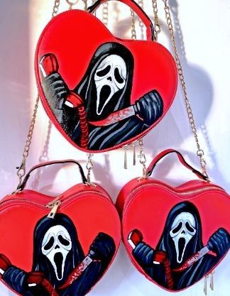 Retro Room Ideas, Disney Bags Backpacks, Halloween Bedroom, Scream Movie, Horror Movie Characters, Disney Bag, Ghost Faces, Halloween Horror, Red Aesthetic