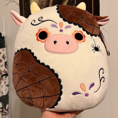 Rare Dod Squishmallow Cow Ronnie Halloween Day Of Dead Cow 2022 Squishmallows Cottagecore, Cute Squish Mellows, Rare Squishmallows, Halloween Squishmallows, Cow Squishmallow, Halloween Cow, Care Bears Plush, Cute Squishies, Day Of Dead