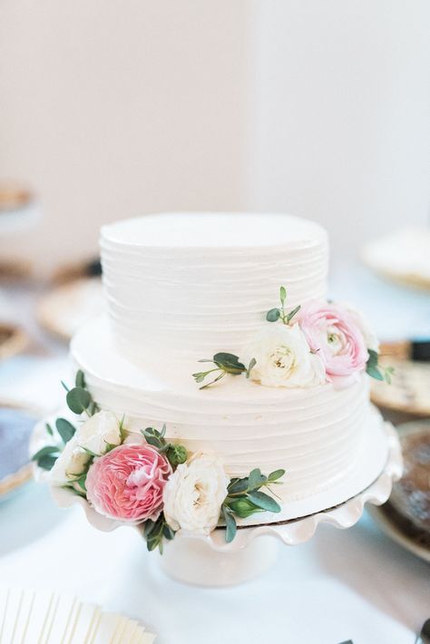 Tim + Allie: Lush, Romantic Nashville Garden Wedding — Rosemary & Finch Floral Design | Nashville, TN Vintage Pasta, 2 Tier Wedding Cakes, Cake With Flowers, 2 Tier Cake, Small Wedding Cakes, Simple Cake Designs, Floral Wedding Cakes, Romantic Wedding Cake, Wedding Cake Rustic