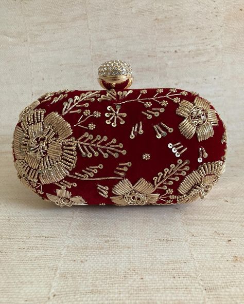 🏷️£34.99 & Free delivery. ✨A gorgeous oval handcrafted plush velvet clutch bag. Gold shoulder chain included. 🛍️Tap the link to shop. 10% off your first order. #maroon #clutchbag #indianclutch #clutchbag #indianbride #indianwedding #desiwedding #clutchpurse Velvet Clutch Bag, Zardozi Work, Deep Maroon, Ear Chain, Velvet Clutch, Pakistani Jewelry, Shoulder Chain, Gold Floral, Hoodies For Sale