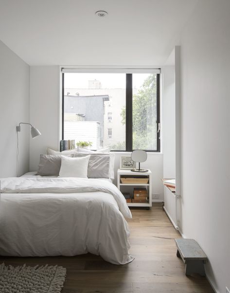 Narrow Bedroom, Student Bedroom, Small Guest Bedroom, Brooklyn House, Small Apartment Bedrooms, Small Bedroom Designs, Small Apartment Decorating, Minimalist Room, Tiny Bedroom