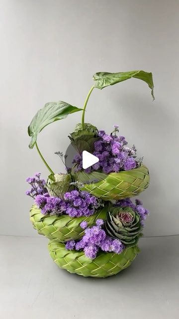 Flagship by Ferns N Petals on Instagram: "“Astor allure: Experience the artistry of a creative flower arrangement that weaves elegance with a touch of botanical magic.” . Managed By @thedailysocial.in . We are delivering in Delhi NCR To Place Your Order: • Visit Our Website (Link In Bio) Call/WhatsApp us on +91 9999999166/177 . . . . #flagship #flagshipstore #flagshipbyfnp #uniqueFlowerArrangement #FloralDecor #FestiveFeast #TableDecorMagic” #Naturelnside #daisy #babybreath #CozyAtmosphere #FlowerLove #FlowerArrangement #InteriorDecorating #unique #DecoratingWithFlowers #FlowerDaily #FlowerMagic #BeautifulFlowers #NatureLovers #naturalbeauty" Creative Flower Arrangements Unique, Natural Flower Arrangements, Unique Flower Arrangements, Creative Flower Arrangements, Unique Flowers, Delhi Ncr, Website Link, Call Whatsapp, Flower Arrangement