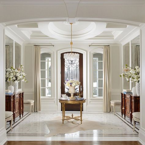 Interiors & Design Photography on Instagram: “This is how elegant symmetry is done well. Miriam Manzo Interiors created this stunningly luxurious foyer in her own home. See more of this…” Luxurious Foyer, Colonial Interior Design, Floor Designs, Colonial Interior, Hallway Designs, Interior Design Photography, Foyer Design, Classic Living Room, Contemporary Homes