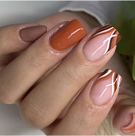 Autumn Nails 2023 Orange, Autumn Swirl Nails, Brown Abstract Nails, Novemember Nails, Orange And Brown Nails, Bougie Nails, Burnt Orange Nails, Liner Nail Art, Deluxe Nails