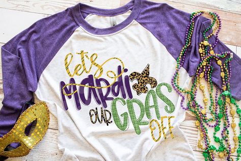 "Let everyone know that you're there to \"Mardi Our Gras Off\" by wearing one of our new Mardi Gras shirts in our adult collection. The perfect way to show your Mardi Gras spirit! This listing is for the color and design shown in the first picture only. Shop MORE Adult Shirts: https://etsy.me/31gDYym LISTING 1 - Lets Mardi Our Gras Off HOW TO ORDER 1.) Please use the drop-down menu labeled \"SIZING OPTIONS\" to select your size ... Please use our sizing chart in the listing to determine your siz Mardi Gras Attire, Mardi Gras Throws, Mardi Gras Outfits, Mardi Gras Shirt, Mardi Gras Party, Fat Tuesday, Screen Printing Shirts, Raglan Shirt, Raglan Shirts