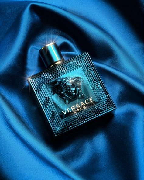 Versace Perfume For Men, Cologne Photography, Mens Perfumes, Fragrances Perfume Men, Accessories Drawing, Perfume Versace, Versace Perfume, Best Perfume For Men, Black Perfume