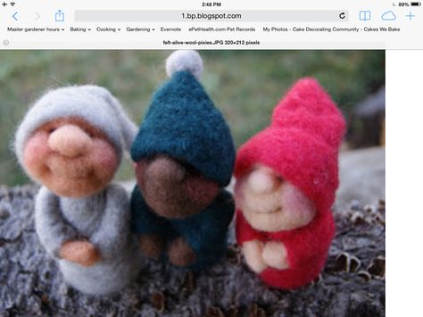 Cute pixies or beardless gnomes Needle Felted Fairy, Tovad Ull, Wool Ideas, Felted Fairy, Fairy Kit, Fuzzy Felt, Needle Felting Tutorial, Needle Felting Supplies, Felting Ideas