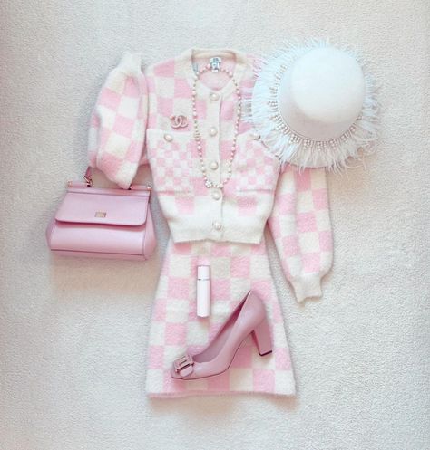 Sacha | Outfit Inspo 🎀 on Instagram: “✨Another day, another pink co-ord✨ Happy weekend angels, isn’t this pink and ivory checked co-ord adorable 💗🤍 Which option would you…” Old Money Aesthetic Outfit, Girly Girl Outfits, Soft Girl Aesthetic, Black Femininity, Aesthetic Fits, Barbie Fashionista, Fashion Aesthetics, Old Money Style, Money Aesthetic