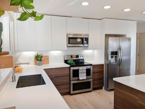 This stunning MidCentury Modern IKEA kitchen we designed, features VOXTORP cabinets in white and wallnut. #ikeakitchen Walnut And White Kitchen, Voxtorp Kitchen, Voxtorp Ikea, Modern Ikea Kitchens, Ikea Voxtorp, White Ikea Kitchen, Kitchen Ikea, Ikea Kitchen Design, Walnut Kitchen