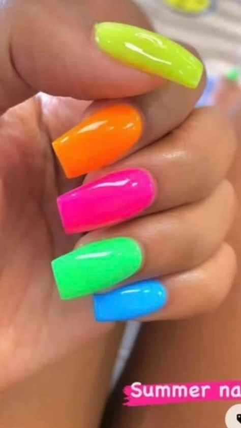 Bright Summer Colors For Nails, Retro Dip Nails, Sns Summer Nails Colors, Neon Dip Nails, August Nails Ideas, Bright Nail Colors, Neon Nail Ideas, Neon Summer Nails, Bright Acrylic Nails