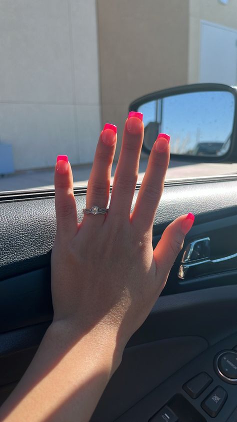 A simple hot pink french tip nail set for valentines 💓💅🍓🌷🎀🍬 (square for shape) Hot Pink French Tip Nails, Hot Pink French Tip, French Fade Nails, Pink French Tip Nails, Chloe Nails, Almond Acrylic Nails Designs, French Tip Gel Nails, Pink French Tip, Pink French Nails