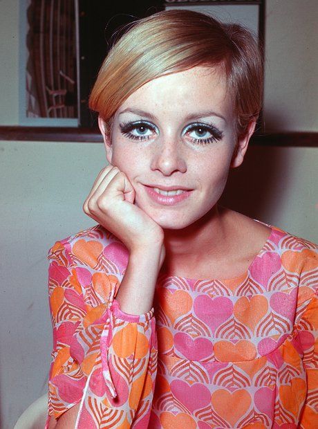 960s fashion was deeply inspired by the civil rights movement and breaking loose from the restrictions of the past. We take a look at some of the Most Popular 1960s Fashion Styles For Women You Can Recreate 1960s Makeup, 1960s Looks, Colleen Corby, Patti Hansen, Pattie Boyd, Pixie Crop, Short Hair Model, Edie Campbell, Jean Shrimpton