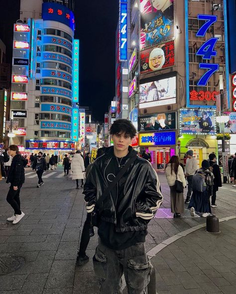 Japan Photoshoot, Tokyo Photos, Travel Photoshoot, Tokyo Japan Travel, Japan Outfit, Black Love Couples, Japan Aesthetic, Tokyo Travel, Stray Kids Seungmin