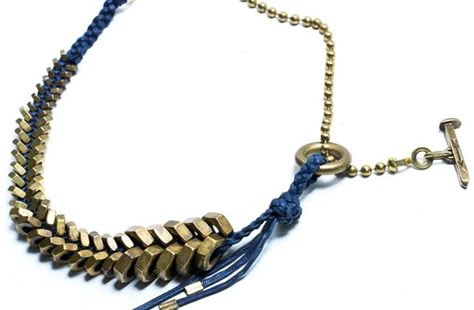 Totally need to make this.  It fits my tool-ish background in prep and my insatiable need to create.  Must DO this weekend!  Hex nut bracelet! Hex Nut Bracelet, Nut Bracelet, Diy Braids, Diy Jewlery, Hex Nut, Bracelet Diy, Diy Couture, Diy Craft Ideas, Bracelet Tutorial